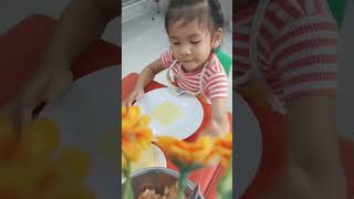 Kỹ năng sống : Bé làm hoành thánh