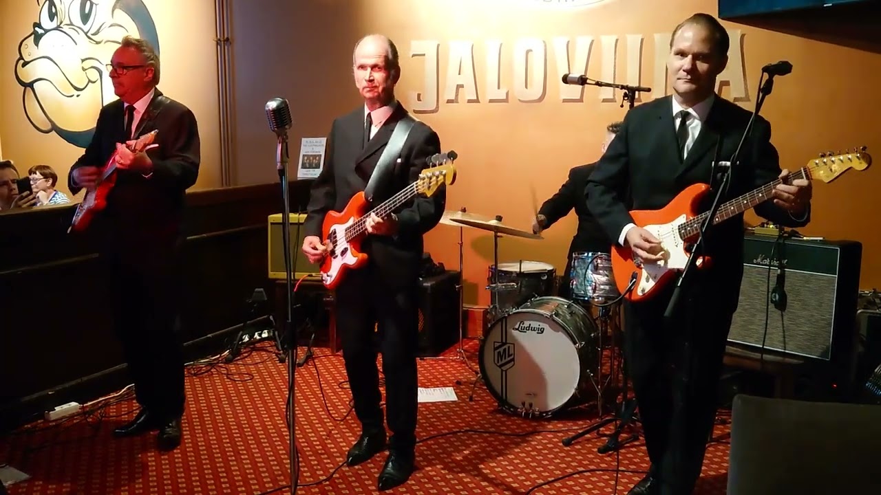 The Sleepwalkers: Apache (The Shadows cover)