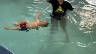 اسهل طريقه لتعليم السباحه للاطفال ???