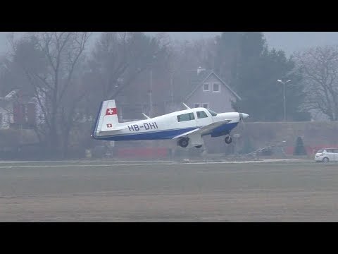 Mooney M20J takeoff