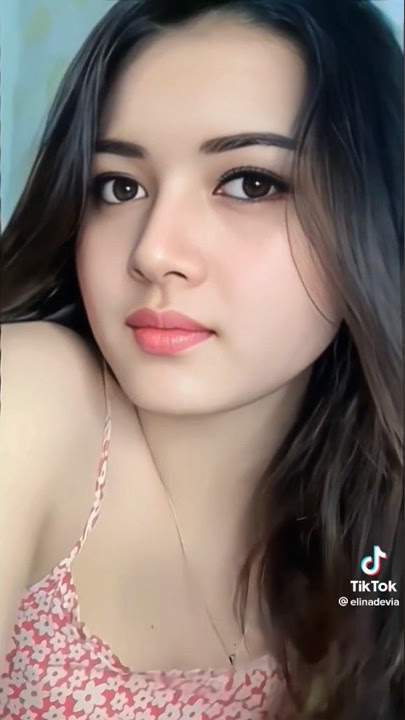 Model Super Cantik Elina Devia