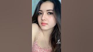 Model Super Cantik Elina Devia