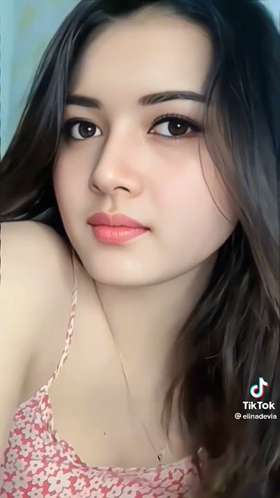 Model Super Cantik Elina Devia