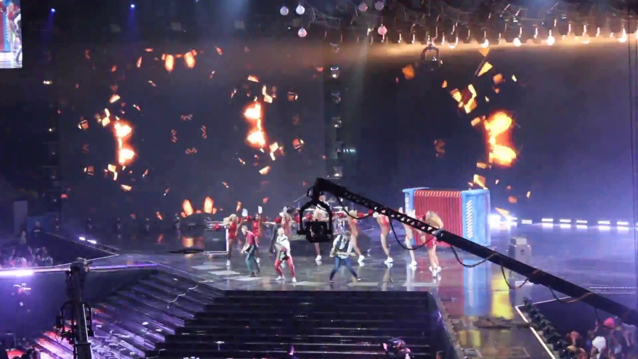 Воплі Відоплясова (гурт ВВ) - несе Галя воду | M1 Music Awards ||| Элемент 2017 - YouTube