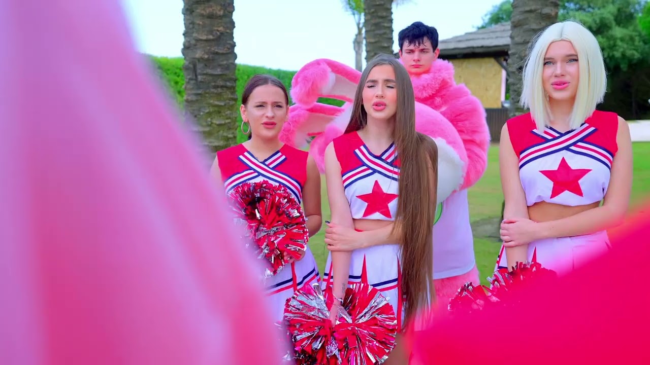 Trailer - ¡El gran golpista de Diana ahora es la mascota de Cheerleaders!