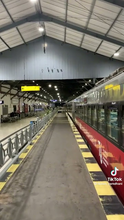 lagu kedatangan di stasiun Surabaya pasar turi