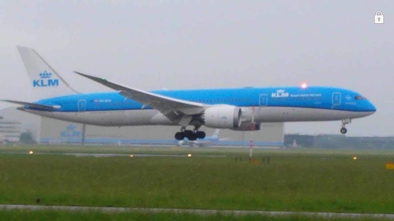 Wet plane spotting at Schiphol Airport, including 787, 747's, 340 and