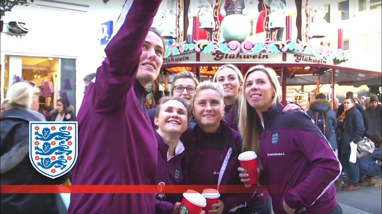 england traduccion England Women team visit the German Christmas markets | FATV News