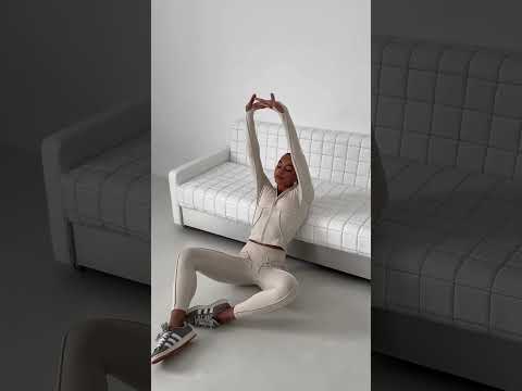 Жіночий спортивний костюм для фітнесу PearlSculpt Vision: рашгард та легінси з ефектом пуш-ап, видео 1