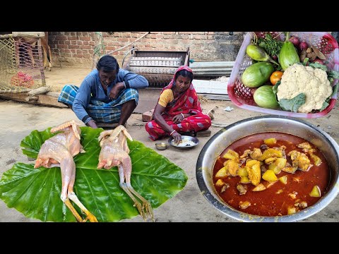 country CHICKEN CURRY with CAULIFLOWER cooking and BRINJAL fry eating by tribe parents|village food