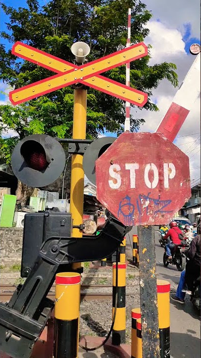 Palang Pintu Perlintasan Kereta Api