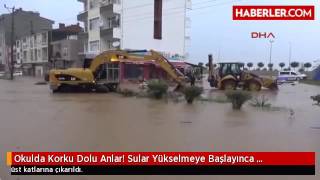 Okulda Korku Dolu Anlar! Sular Yükselmeye Başlayınca Öğrenciler Üst Katlara Kaçtılar
