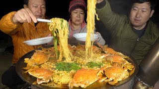 진짜 꽃게 가득 넣은 [[꽃게탕면(Blue crab taste noodles with real crabs)]] 요리&먹방!! - Mukbang eating show