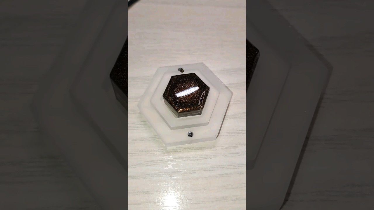 Swatching Lisilinka "Hazel"