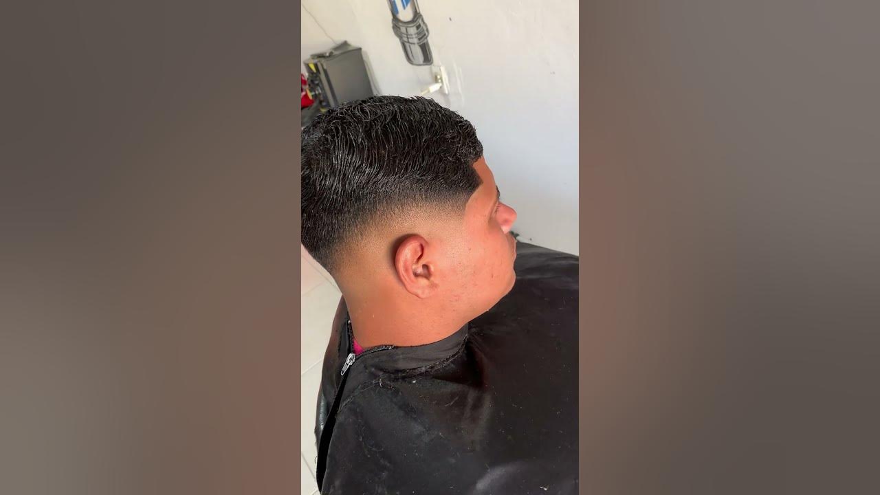 Derick BarberShop - Rolou hoje, lateral disfarçado na navalha e em cima na  um com risquinho ✂  Boa noite a todos, não substime sua capacidade,  acredite você pode mesmo, que digam