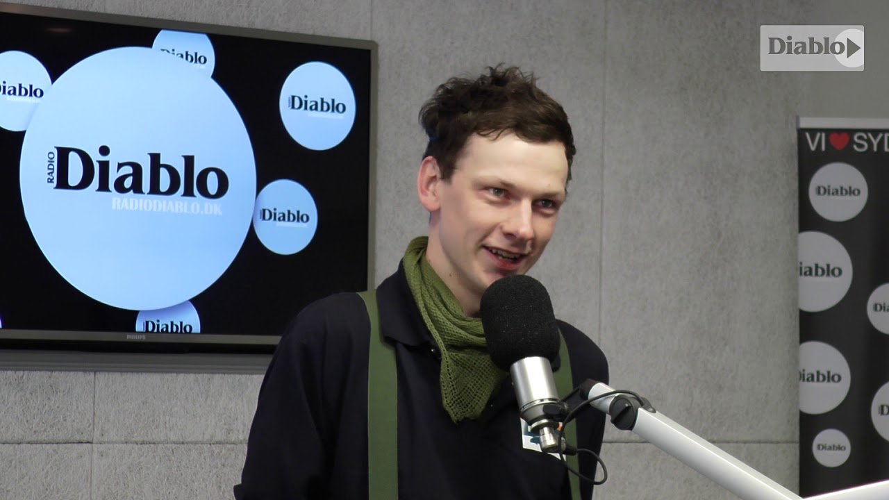 En Ny Dag - Naturama klar til Påsken – verdens største edderkop i studiet, Emil Sanderhoff & Dorthe video phone beyonce mp3