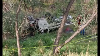 Familia sufre volcadura, una persona pierde la vida y 4 resultan lesionadas en Rincón de Romos