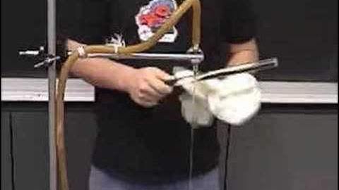 bending a water stream using electrostatic charges