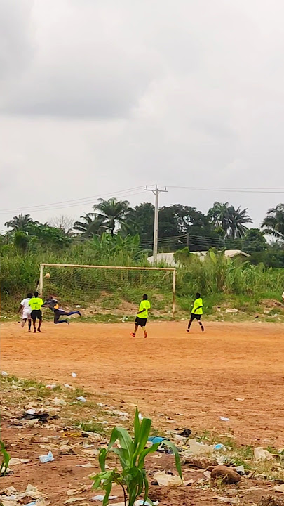 How to score goals as a striker 🔥 @SevillaFC #foryou #football #soccerskills #viralshorts #striker
