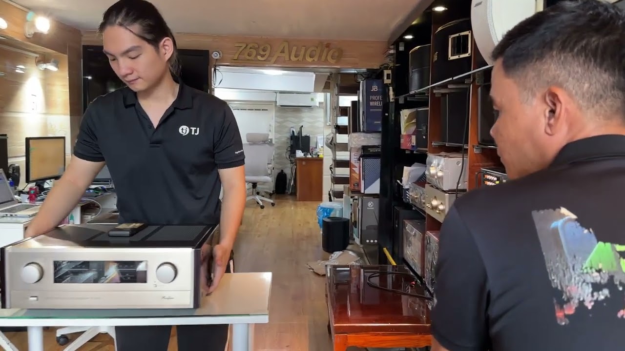 Accuphase E-305V: The Pinnacle of Classic Vietnamese and Romantic
