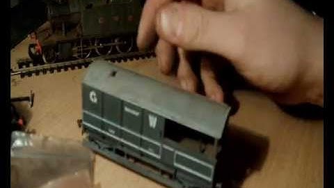 "How To" Weathering - Part 2 ( How to Weather Model Railways Using Weathering Powders )