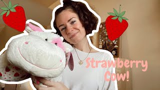 unboxing a strawberry cow because tik tok make me buy it 🍓