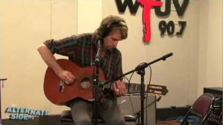 Chairlift - &quot;Earwig Town&quot; (Live at WFUV)