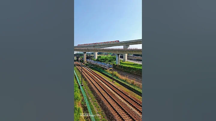Malaysia Train. 🚂 🇲🇾-MRT-LRT-ERL-KOMUTER #fahmieizwan  #kualalumpur #malaysia  #kualalumpurmalaysia