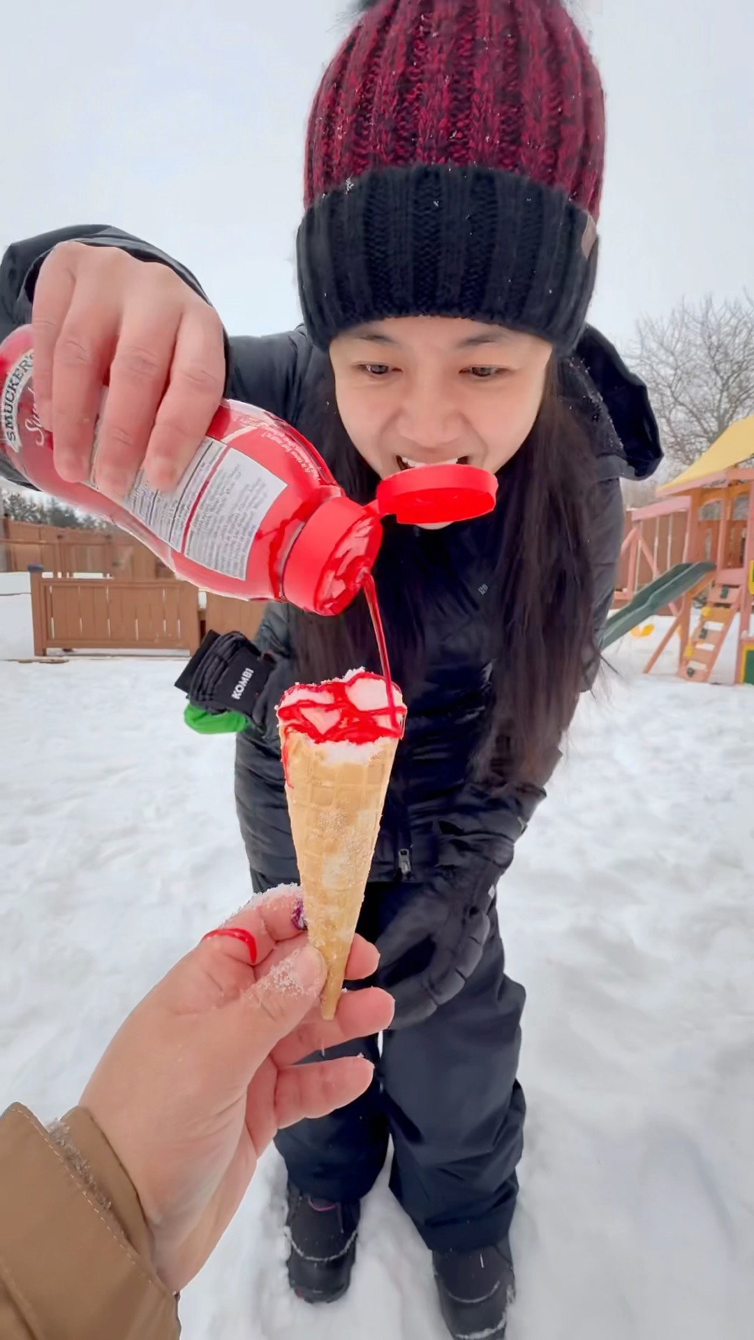 Snow strawberry ice cream prank ?❄️?????❤️
