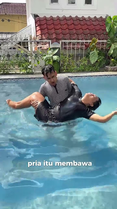 DUH, BIKIN BAPER‼️🥹 Pria ini menolong seorang wanita yang tengah tersengat listrik