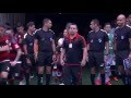 Jogadores do flamengo entram com bandeira e a fincam no gramado