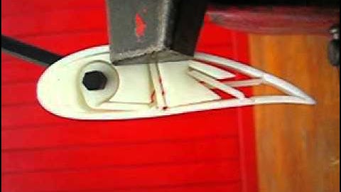 Pseudo-Rigid-Body Shape-Changing Wing