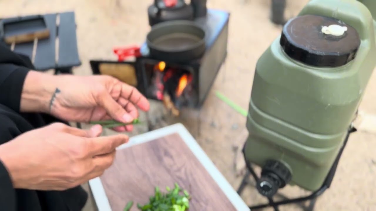 التخيم امام حظيرة شياطين مو  دجاج😂❤️