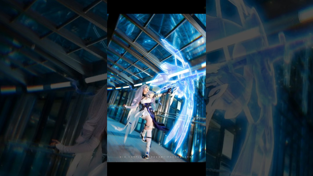 The 100% Accurate Bronya Cosplay!? 🪽