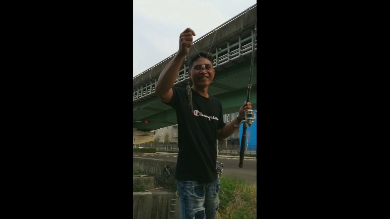 salah sasaran..!! pake umpan ikan mas, malah dapet mujaer ABG