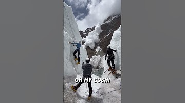 Climbers face sudden avalanche! 😳🫣  -  🎥 BVIRAL / redddlong