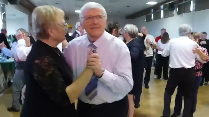 00924 Joli Tango avec Dereck Bardzinski a Rouvroy  le 7/12/2025  filmé par Annie W