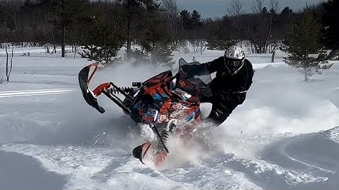 UP snowmobiling - Polaris Switchback Assault & Indy XC