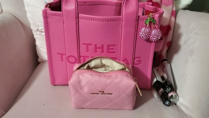 The Victoria's Secret Getaway Travel Tote/ whats in my bag/ travel