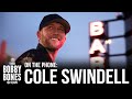 Capture de la vidéo Cole Swindell On His First Date With His Girlfriend