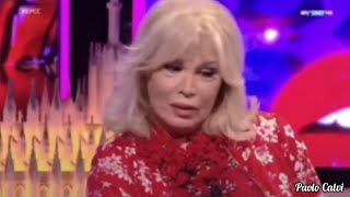 Amanda Lear - Sketch divertente 🤣 ( Amanda offesa da Claudia Schiffer )