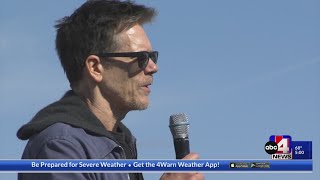 Kevin Bacon returns to Payson High on prom night for 40th anniversary of ‘Footloose’