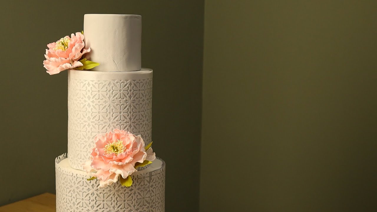 كيكة زفاف فخمة بورق الويفر وورد السكر/ كمية معلومات لا تفوتوها