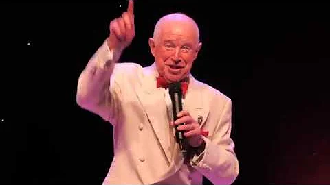 EDDIE DEVINE in concert at the Caird Hall on the j...
