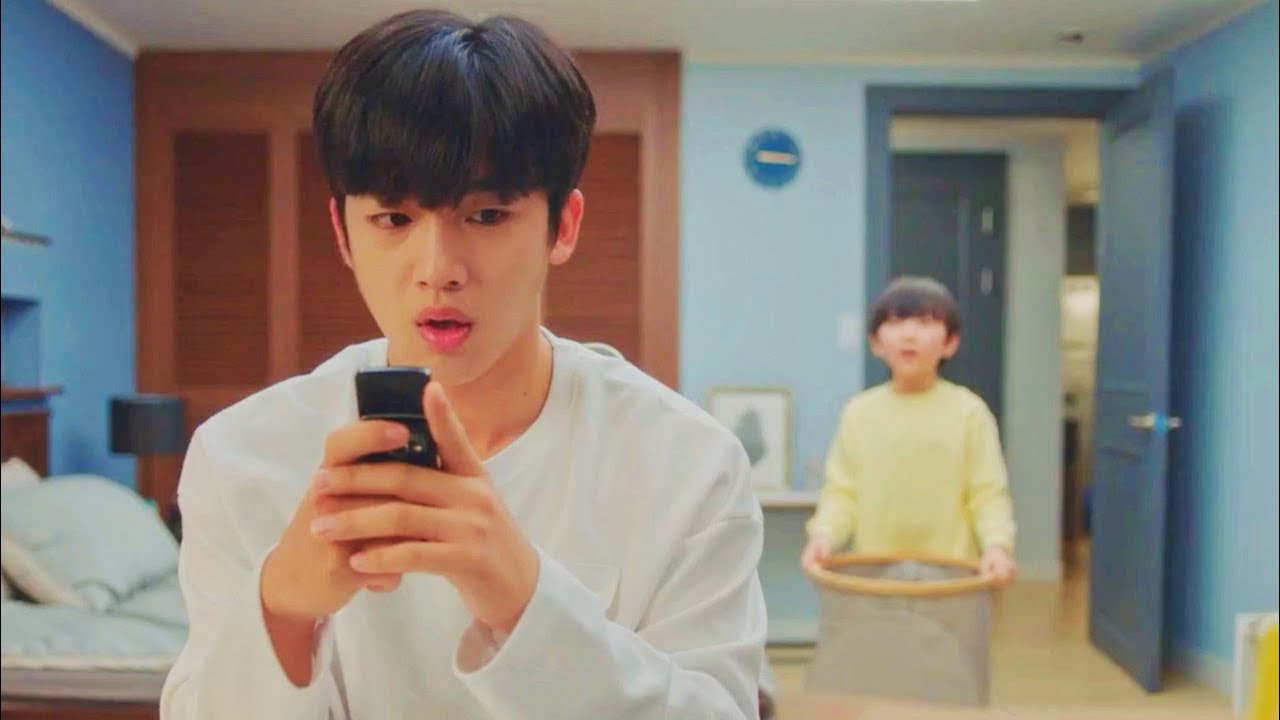 طفل بيقع في حب زميلته في المدرسه وبيخلي اخوه الصغير الرخم يساعدو علشان يعترف بحبه لكن بيحصل العكس .