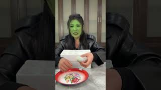 试吃国内最臭的臭鸭蛋，你敢吃吗？