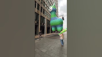 a game where you can’t loose 🦙 #game #pinata #party #sweets #quirks #mysterygift #mixedreality #ar