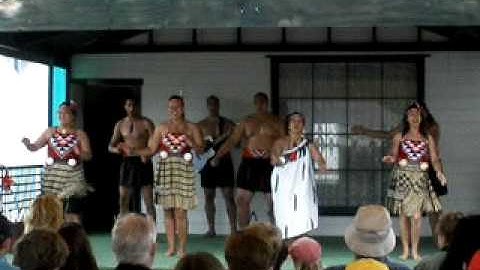 40 Maori Song and Dance.AVI