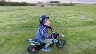 Гоняет по полям #activity #tiktok #hobbies #rest #shortvideo #shorts #motorbike #байк #bike #природа