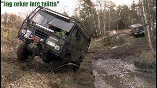 TGB11 - Volvo C303 4x4 - David sätter på sig stövlar - Botkyrka motorklubb